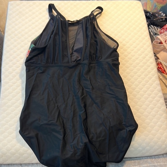 ⭐️🔥Gorgeous,Sexy,Printed Floral One Piece Swimwear Bathing Suit, Size XLarge - Picture 8 of 11